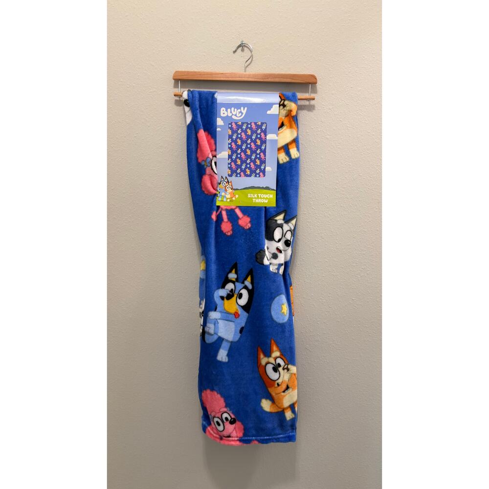 NWT Bluey & Friends Silk Touch Throw Blanket 50x70